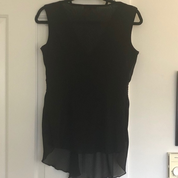 ✨host PICK✨ CHA CHA VENTE Party top! - Picture 7 of 9